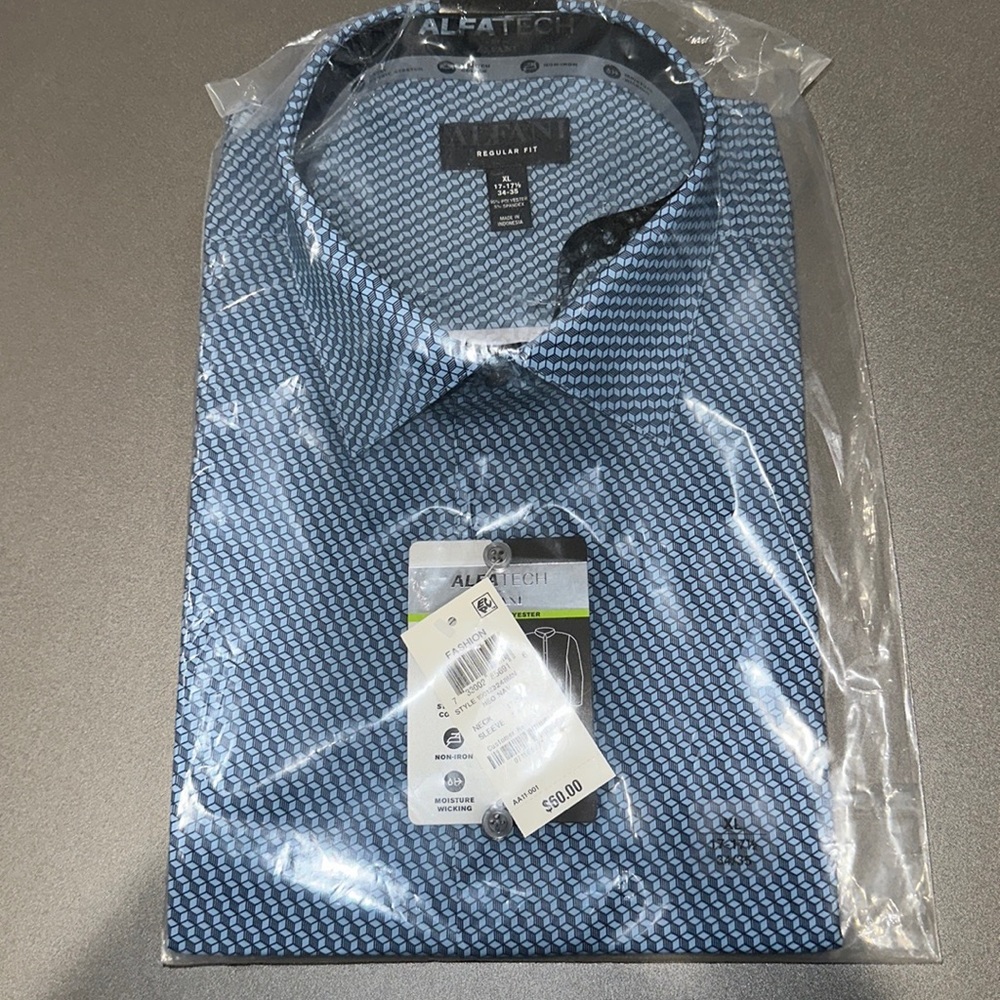 Mens dress or casual shirt. XL 17-17.5 34-35 regular fit with stretch collar.